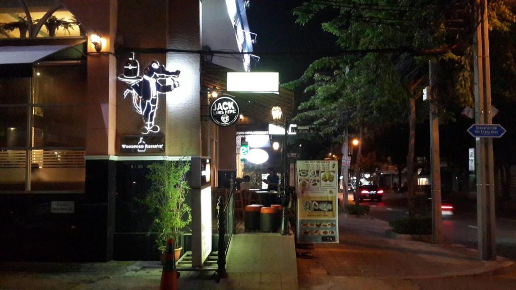 De Sky Sukhumvit Ekkamai Hotel Bangkok Buitenkant foto